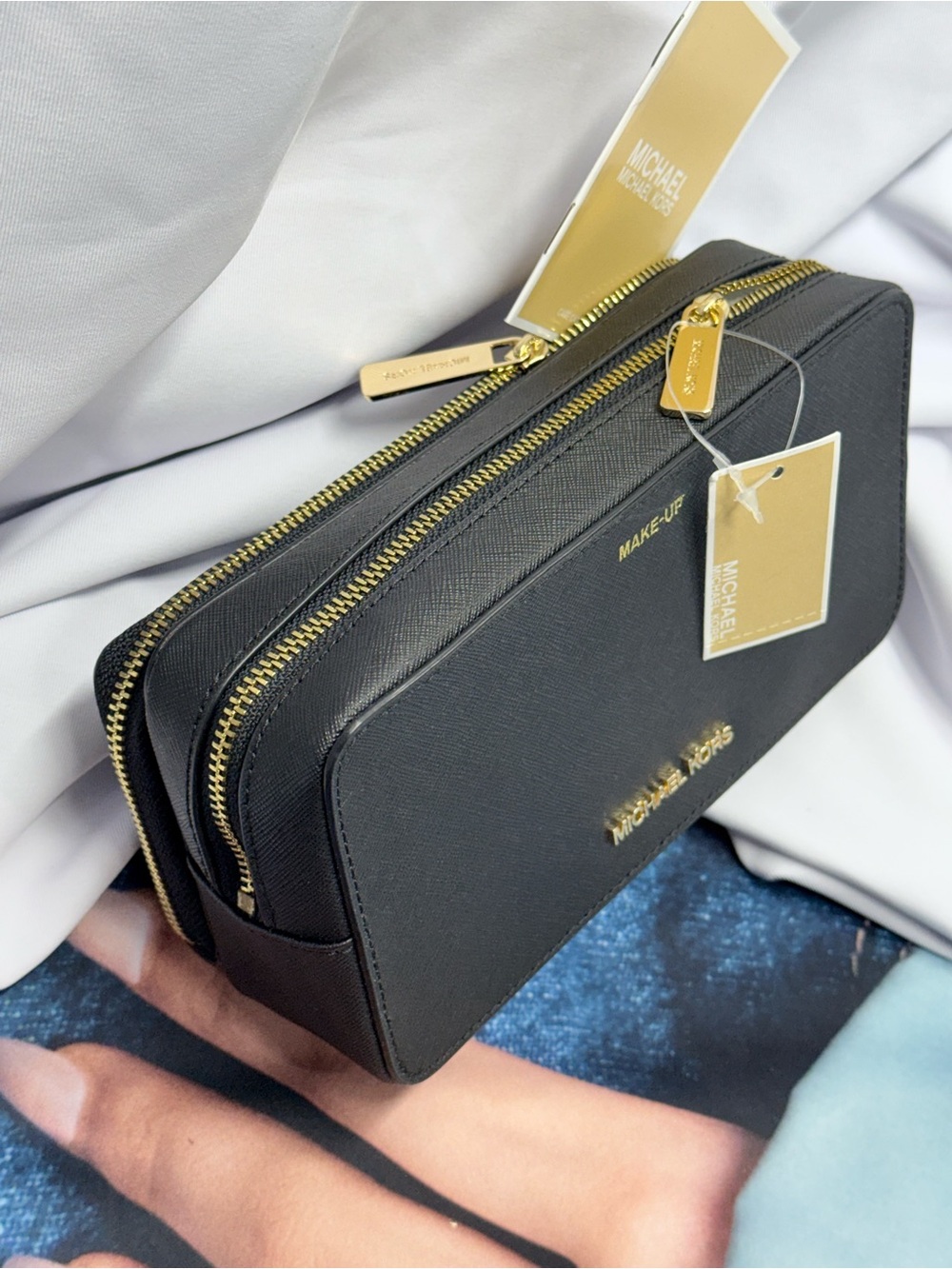 (new+tag) Michael Kors cosmetic case MK monogram size 8x4 inch black - Picture 9 of 11